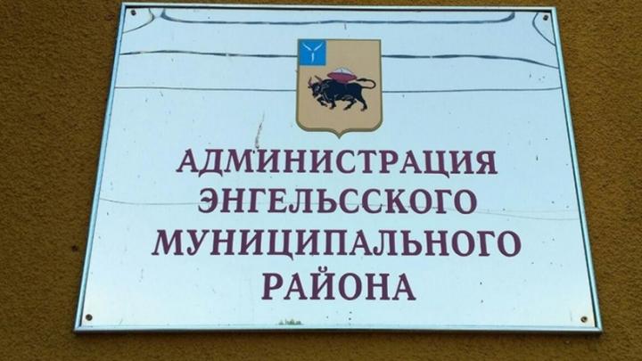 В Энгельсе за парковку на газонах оштрафовали 66 нарушителей