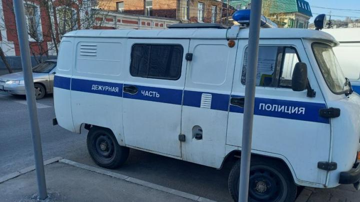 Саратовский рецидивист сорвал серьги с горожанки