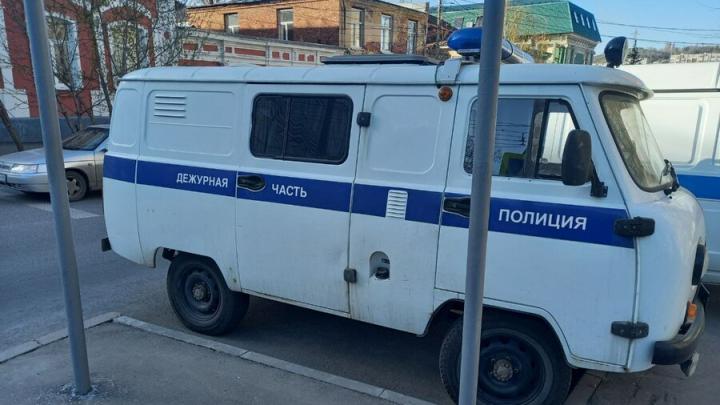 В стиле 90-х: саратовец грозился убить любовницу битой