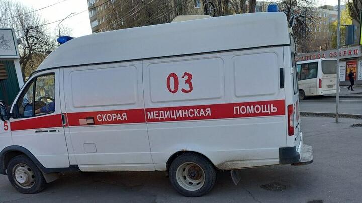 Житель Энгельса порезал шею болгаркой и умер