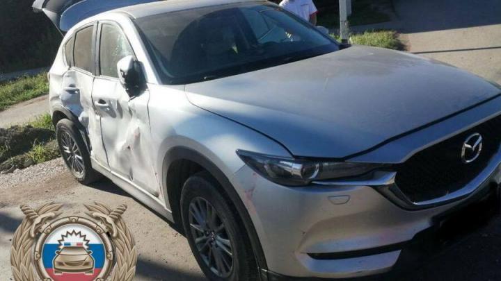 В ДТП с грузовиком и легковушкой в Пугачеве пострадали две женщины