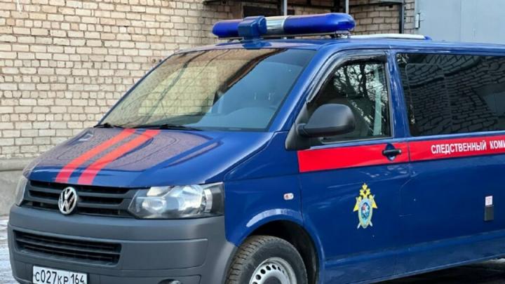 В Энгельсе из-за директора управляющей компании едва не сгорела женщина