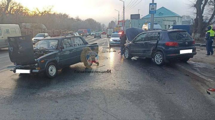 Женщина пострадала в ДТП у кладбища в Саратове