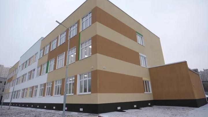 В Саратове к школе №55 открыли новую пристройку на 400 мест