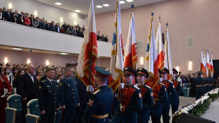 В Саратовской области наградили лучшие организации в День Конституции