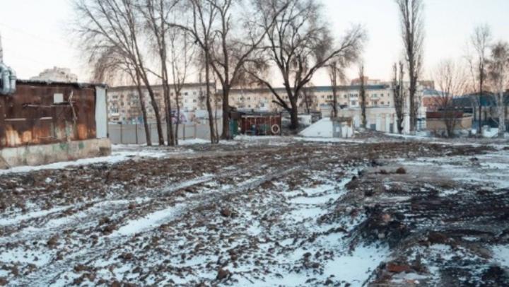 В Саратове на Привокзальной площади снесли общежитие