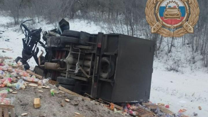 Три человека пострадали в тройной аварии под Марксом