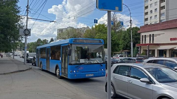 В Саратове на двух автобусных маршрутах начнут работать 37 больших автобусов
