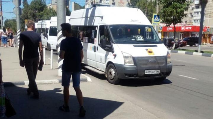 Подросток пострадал на остановке в Энгельсе - в него выстрелили из пистолета