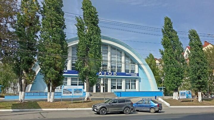 В Саратове отремонтируют крышу бассейна спортивной школы за миллион рублей