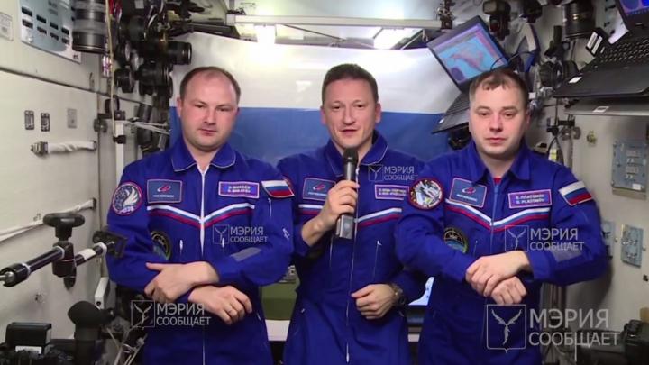Космонавты с МКС поздравили саратовцев с Новым годом