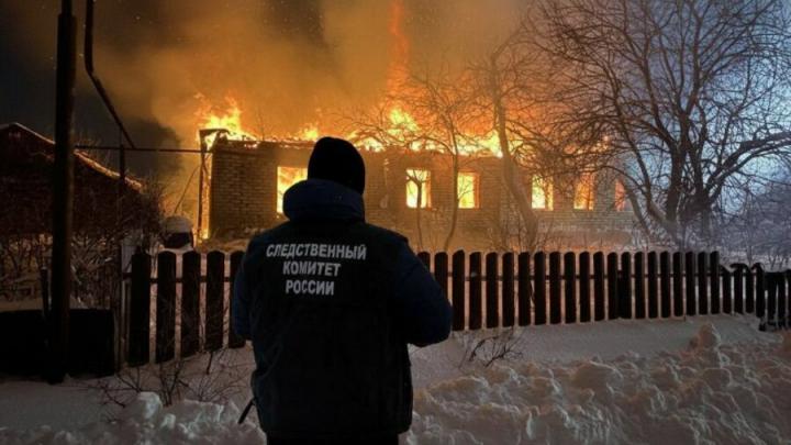 Пенсионеры погибли в огне: в Петровском районе сгорел дом с пожилой парой