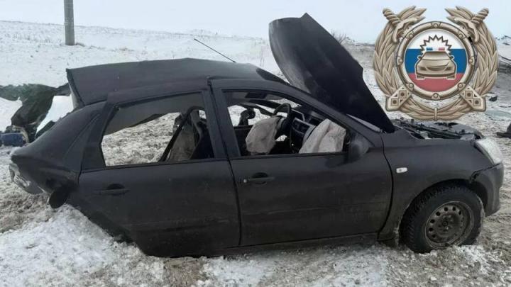 Водитель и пассажир легковушки погибли в ДТП с грузовиком в Пугачевском районе