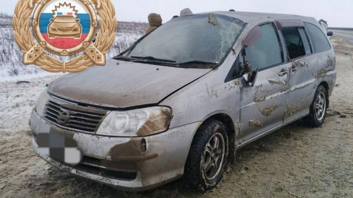 Nissan вылетел с дороги и перевернулся в Вольском районе