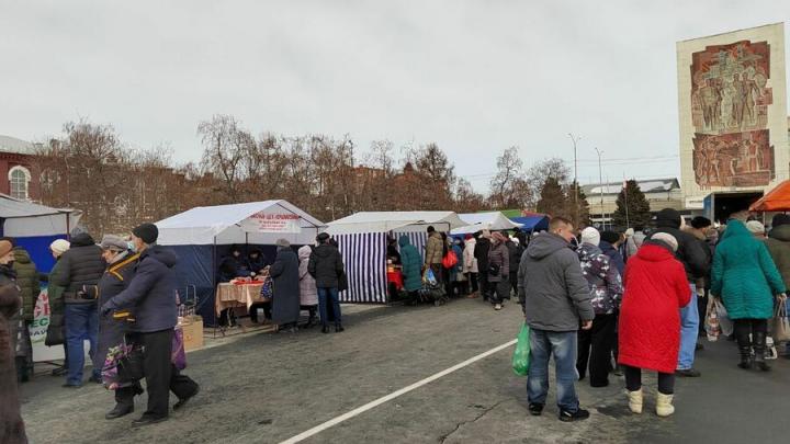 Из-за мороза в Саратове отменили ярмарку на Театральной