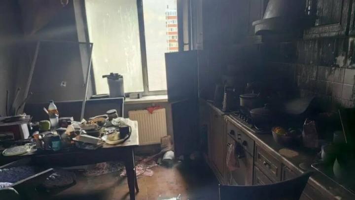 Женщину и грудного ребенка вынесли с пожара в Энгельсе: ребенок не выжил