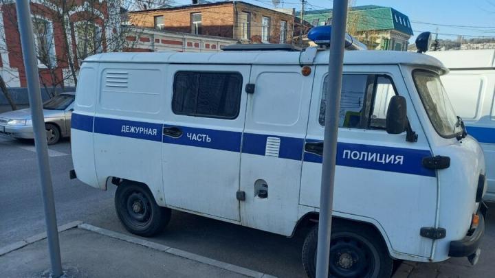 Молодой балаковчанин напал на стража порядка, пытаясь защитить подругу от административного наказания