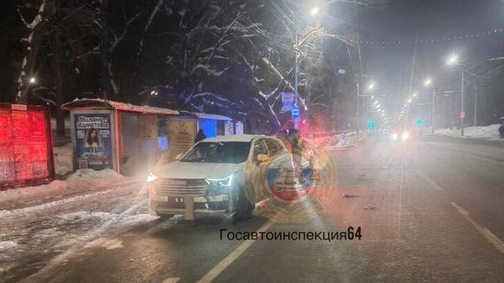 Кросовер насмерть сбил женщину на Стрелке в Саратове