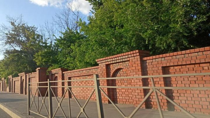 В Саратове 5 миллионов поратят на уборку городских кладбищ