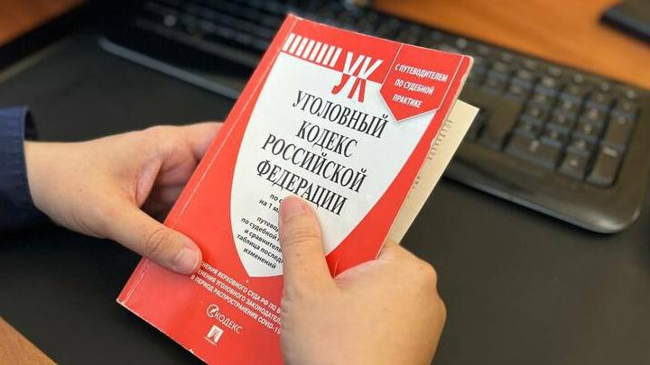 Балаковца привлекли к ответственности за избиение бывшей возлюбленной в подъезде