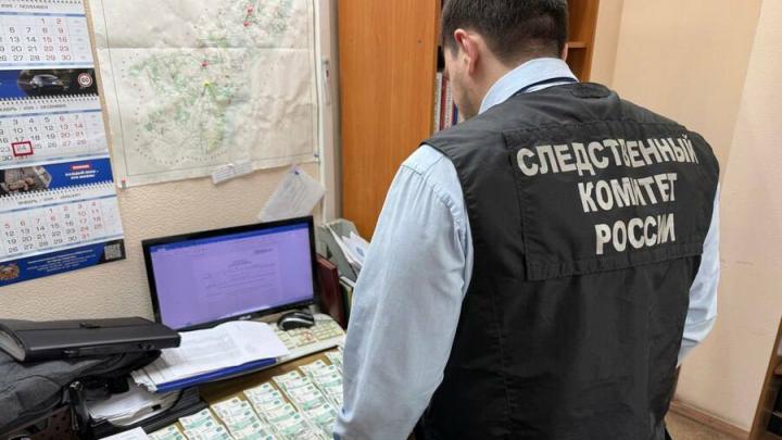 Бывший инспектор ДПС из Балаково получил 3 года колонии за взятки