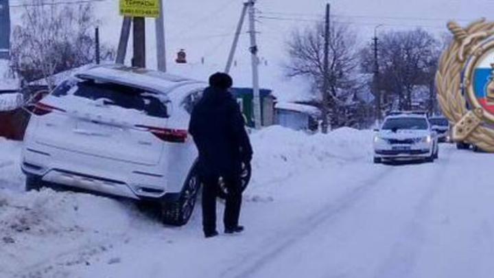 В Аткарске кроссовер сбил женщину с ребенком