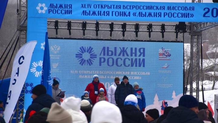 На «Лыжне России» в Саратове стартовали 5 тысяч человек - от малыша до ветерана Кубка мира