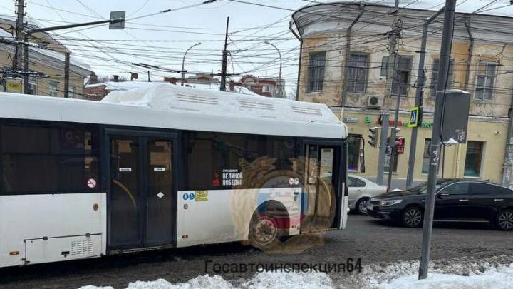Автобус сбил женщину на Московской в Саратове