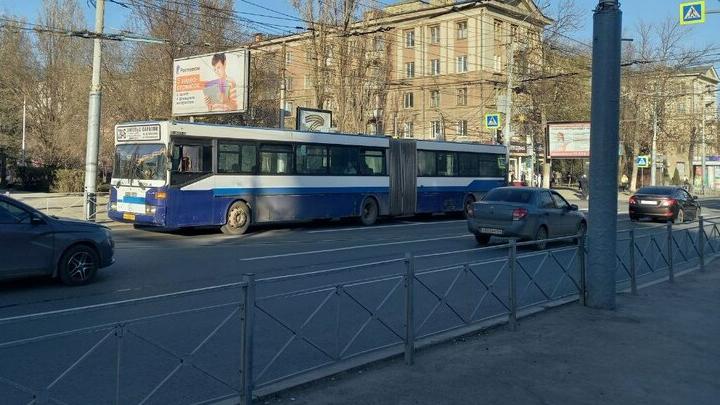 Не пришел автобус? Куда звонить саратовцам в любое время суток