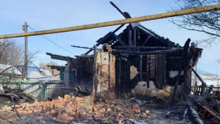 Две женщины и мужчина погибли на пожаре в Ивантеевском районе