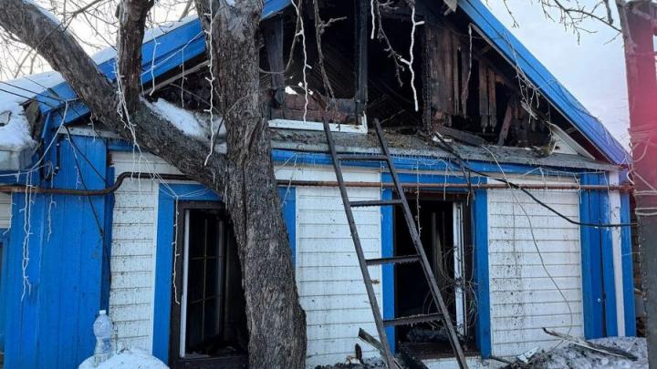Два пожилых человека погибли на пожаре в Саратове