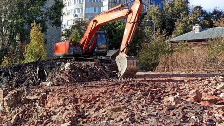 В Саратове расселят две многоэтажки, одну из них попытаются спасти реконструкцией