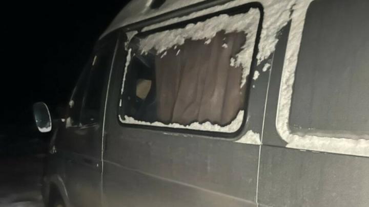 В Энгельсском районе в микроавтобусе нашли мертвыми двух мужчин