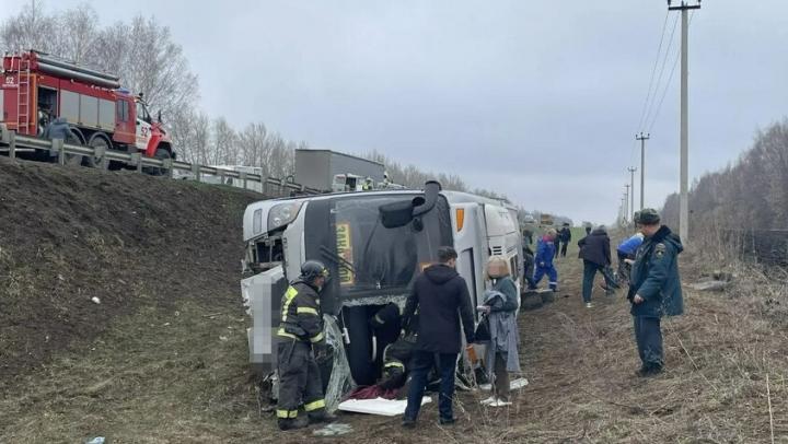 Разбившийся автобус в Саратовской области: дети ехали на экскурсию в Пензу