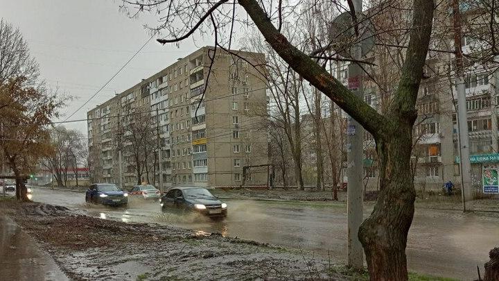 Дожди и грозы идут на Саратовскую область в выходные
