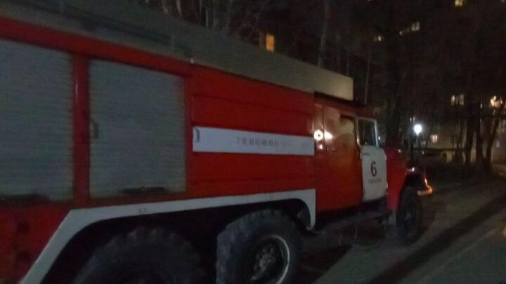 Ночью из-за пожара в саратовской пятиэтажке эвакуировали 18 жильцов