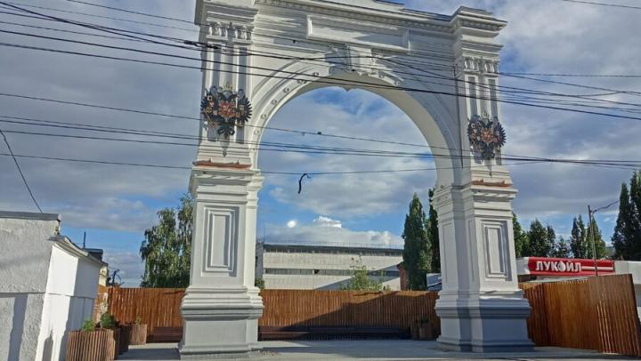 В Саратове начали строить спуск к Волге от Триумфальной арки