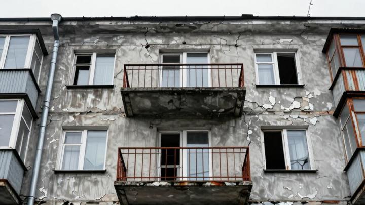Директора УК в Энгельсе будут судить за аварийные балконы и козырьки