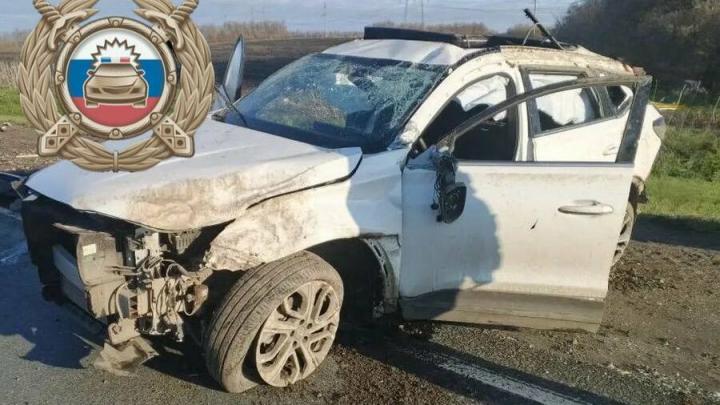Иномарка перевернулась в Вольском районе: пострадала девушка