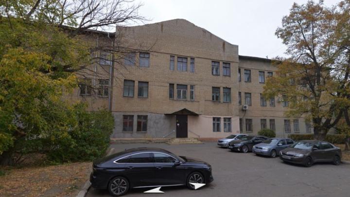 Разрушающийся дом рядом с НИИ Юго-Востока в Саратове решили отремонтировать