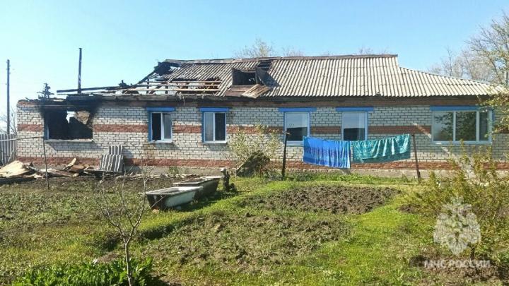 В Озинках при пожаре в двухквартирном доме пострадал 60-летний мужчина