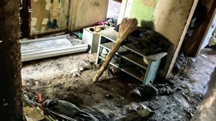 В Саратове ночью пожарные спасли трёх мужчин из горящей квартиры