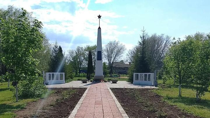 Сменил китель на рясу: жителей Шумейки поздравил с Днем Победы гвардии подполковник