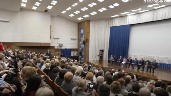В 15 районах области и Саратове благоустраивают школы и детсады при поддержке Вячеслава Володина