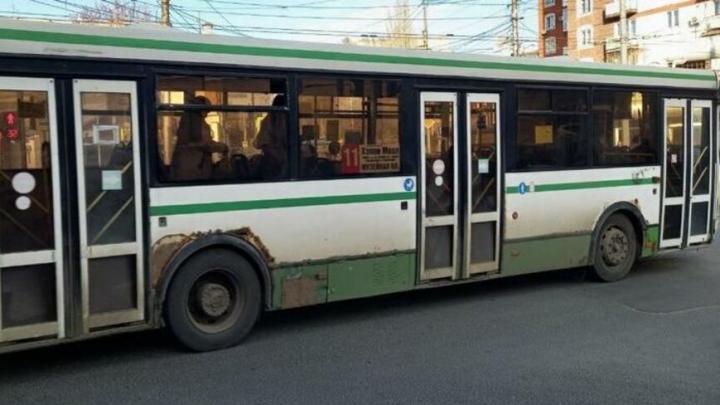 Саратовец ударил брата ножом в салоне автобуса