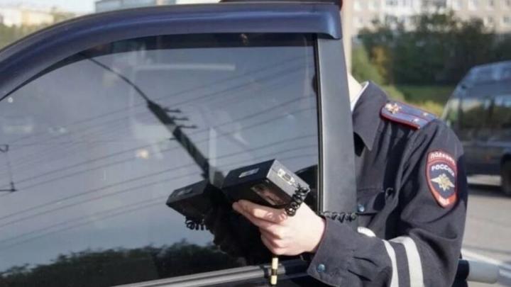 За день в Саратовской области выявили 126 машин с незаконной тонировкой