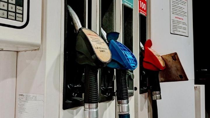 Саратовский бензин не подорожал за неделю, дизтопливо выросло на 15 копеек