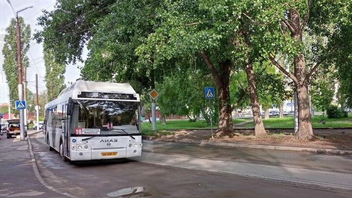 В Саратове в 2025 году пассажиры чаще всего жаловались на срыв расписания и грязь в транспорте