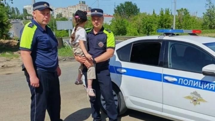 В Саратове полицейские нашли на дороге 5-летнюю девочку, ушедшую из садика