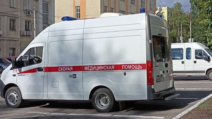 В Саратове молодой человек в тяжелом состоянии попал в больницу после падения с моста